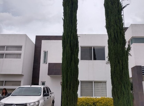 Casa Con Excelente Ubicación En Laguna De Santa Rita Del Bosque, Residencial Gran Morada, San Luis Potosí. Arf