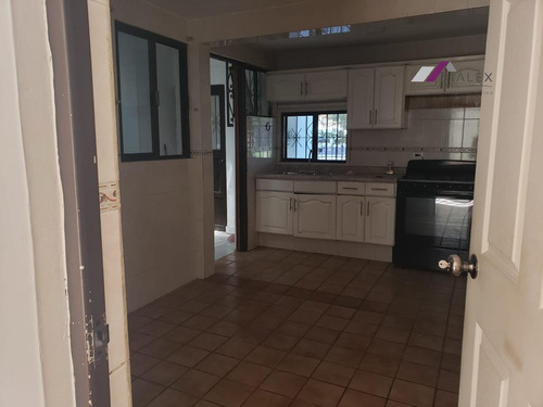 Col. Rincón De La Primavera -casa En Venta Zona Conty- Excelente Ubicación En Guadalupe N.l.