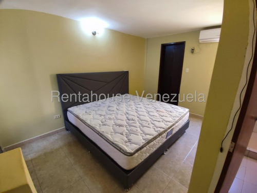 En Venta Amplio Y Hermoso Townhouse Inm De 142 M2 , Cocina Amplia Tipo Americana Con Desayunador, Conjunto Tranquilo Y Cerrado Con Vigilancia 24h , Pozo Profundo , Parque Infantil. Barbula