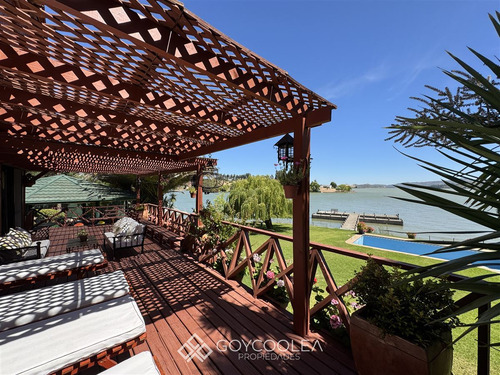 Casa En Venta De 6 Dorm. En La Estrella
