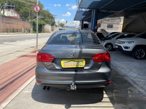 Volkswagen Jetta 2.0 Comfortline Flex 4p Automática