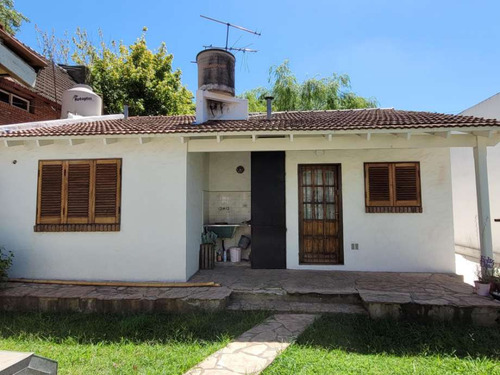 Chalet En Venta En Castelar Sur