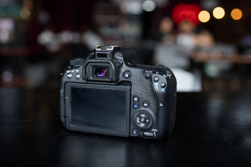 Canon Eos 77d Dslr (Usado)