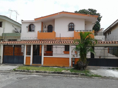 Grey Zuloaga Y Javier Philip Venden Casa De Dos Planta En  Urbanizacion Trigal Norte Calle Abierta Valencia Carabobo Venezuela