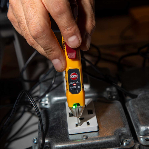 Kit Probador De Voltaje Klein Tools Ncvt-2p + Probador Rt105