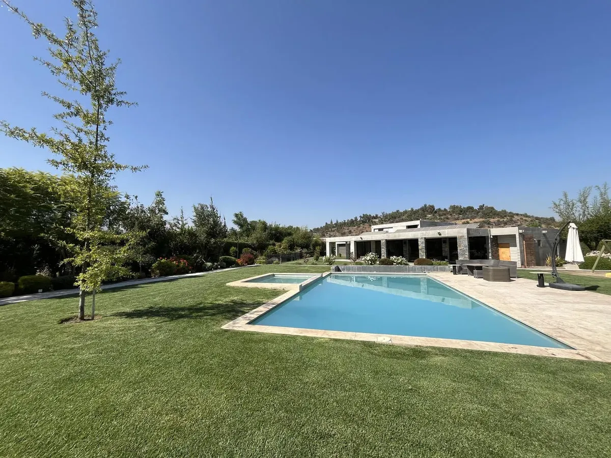 Imagen 2 de 25 de En Venta Casa Moderna En Condominio Viñas De Chicureo