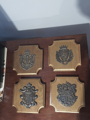 Juego Antiguo Escudos De Armas Usa Antimonio Base De Madera 