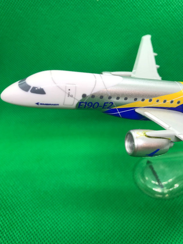 Miniatura Embraer E190-e2 - 15 Cm - Frete Grátis Azul (Usado)