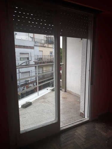 Imagen 3 de 6 de Ramos Mejia : Dto 3 Amb * Al Fte* Centro