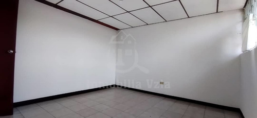 Imagen 13 de 14 de Casa En Venta En Calabozo Guárico Mm