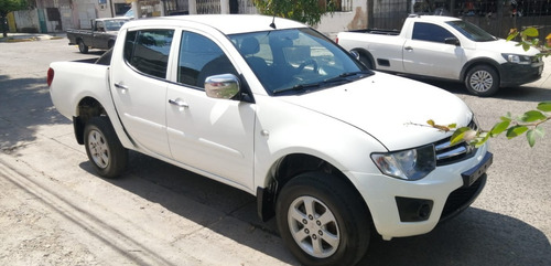 Imagen 2 de 9 de Mitsubishi L200 Diesel 4x4 Standard Equipada