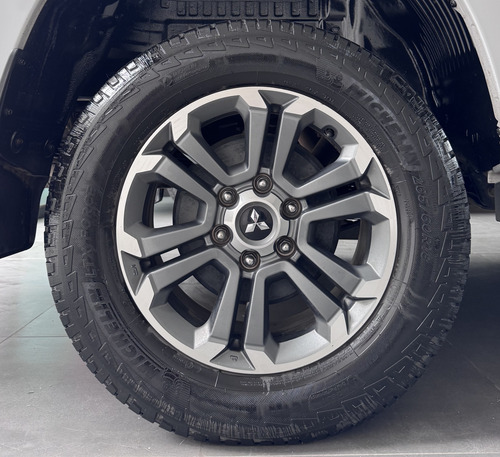 Mitsubishi L200 2.4 Di-d High Power 181cv Cuero