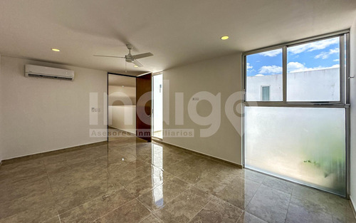 Casa En Venta En Mérida En Privada El Origen, Xcanatún