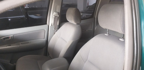 Toyota Hilux 3.0 Srv Aut 4x4. Año 2005
