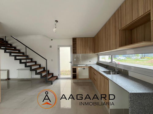 Lomas De Manantiales Duplex 3 Dormitorios 3 Baños A Estrenar