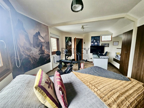 Casa En Venta De 6 Dorm. En Bosques De Montemar, Concón