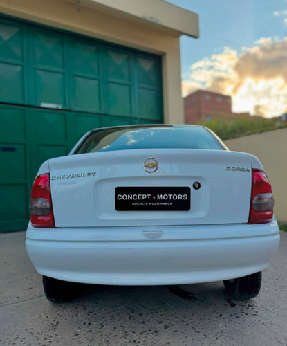 Chevrolet Corsa Classic 1.6 Gl Aa 4P