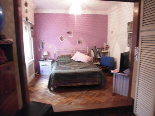 Casa De Categoría En Excelente Ubicación! 4 Dormitorios