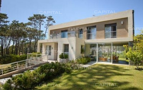 Excelente Propiedad En Barrio Privado - Cinco Dormitorios A Metros Del Mar- Ref: 30352