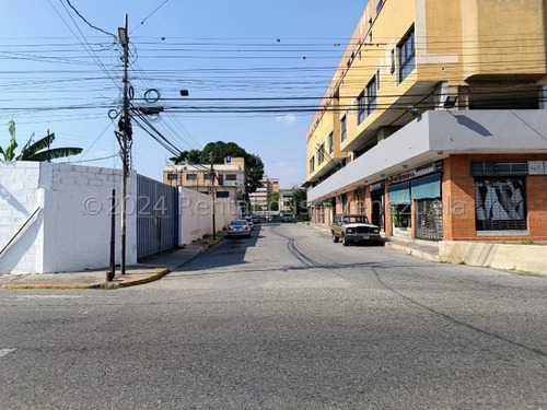 Maribel Morillo Profesional Inmobiliario Con Más De 10 Años De Experiencia En Rentahou Vende Terreno En Esquina De 1.000m2 Ubicado En Zona Comercial, Cercana Avda. Pedro León Torres