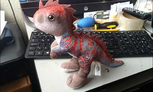 Jurassic World Dino Hybrid Plush 28 Cms (Usado)