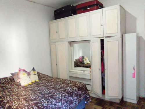 Vendo Amplio Apartamento 2 Dormitorios, Con Renta En Excelente Ubicacion A Metros De La Rambla. Barrio Sur