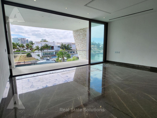 Casa Nueva En Venta, Luxury, 5 Recámaras, Sala Tv, Muelle, Residencial Puerto Cancún.