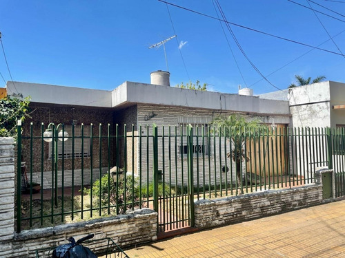 Casa En Amplio Lote Propio 10x30, Jardin, Patio Con Pileta Y Parrilla - Dueño Directo