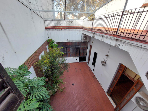 Casa En Venta De 250m² Con 7 Ambientes 2 Plantas Con Terraza Libre. Apto Crédito Rosario, Santa Fe