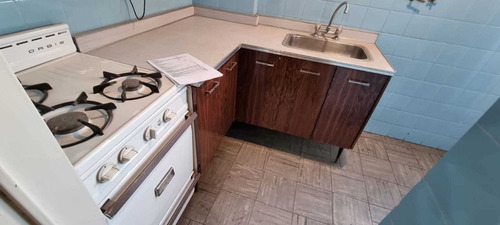 En Venta En Moron Sobre Calle Belgrano Frente A La Plaza De La Municipalidad Departamento De 2 Ambientes Apto Profesional F: 8984