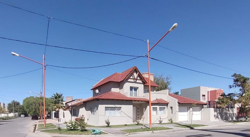 Imagen 3 de 30 de Venta Casa 3 Dormitorios Con Pileta, Cipolletti