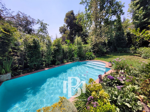 Casa En Venta De 5 Dorm. En Lo Barnechea