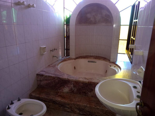 Imagen 11 de 17 de Casa De 3 Dormitorios En Venta En Alberdi Centro Con Cochera Para 3 Autos