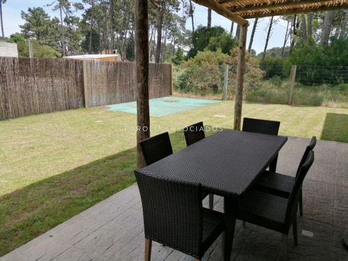Casa De 3 Dormitorios En Burnett, Punta Del Este- Ref: 1750