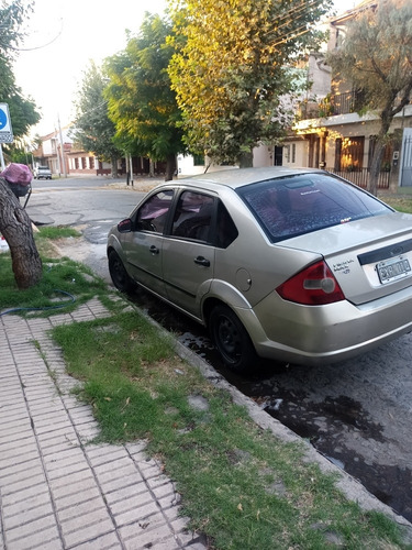 Imagen 10 de 10 de Ford Fiesta Max 2005 1.6 Max Amb Plus