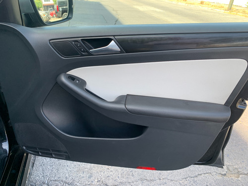 Volkswagen Jetta 2.0 Live Mt