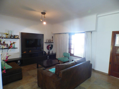 Casa En La Plata Calle 135 E/ 63 Y 64 - Dacal Bienes Raices
