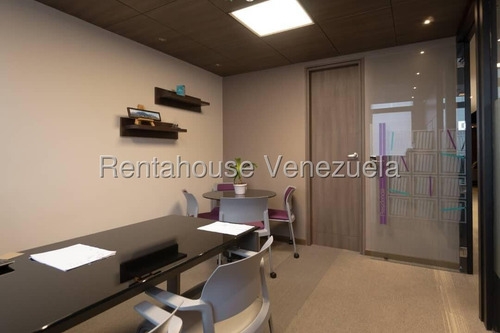 Inmejorable Oficina En Venta El Rosal, Lista Para Operar