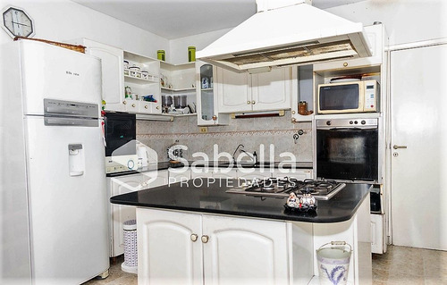 Venta De Casa 5 Dormitorios En Tolosa, La Plata.
