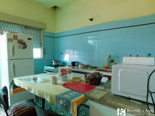Imagen 10 de 15 de Casa De 2 Dormitorios Con Local Al Frente