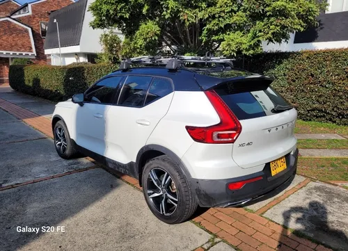 Volvo XC40 2.0 T4 R-DESIGN