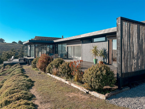 Casa En Venta En Pichilemu, Con Gran Vista Al Mar