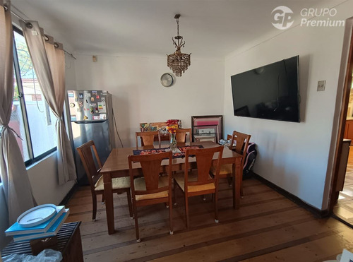 Casa En Venta De 4 Dorm. En La Cisterna