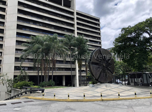 Cómoda Y Funcional Oficina En Venta Chuao Caracas 24-5730