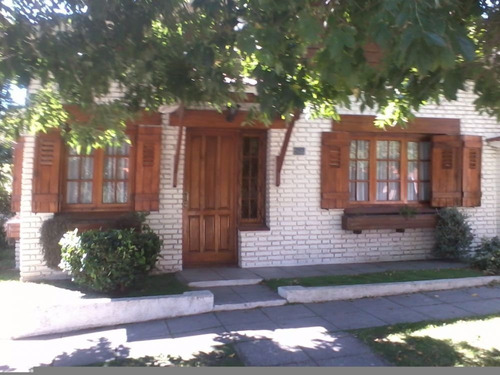 Imagen 9 de 30 de Chalet 4 Ambientes Con Dependencia