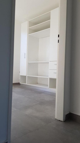 Venta De Departamento Con Jardin En Manzanares Chico, 4 Ambientes