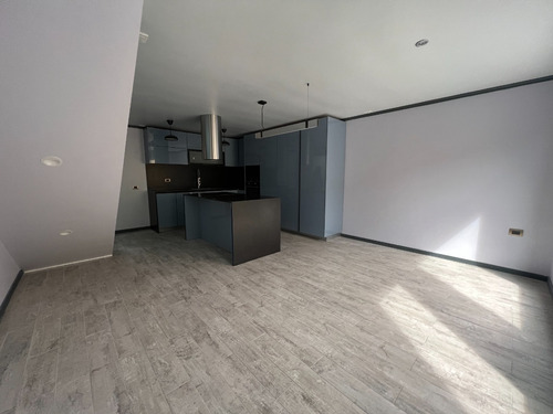 Venta Moderno Townhouse Sector Lomas De San Andrés, Modelo 2