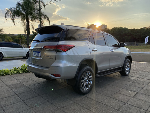 Toyota Hilux SW4 2.7 VVT-I FLEX SRV 7L 4X2 AUTOMÁTICO