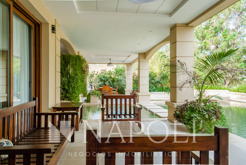 Propiedad En Venta Con Detalles De Categoría, Saint Thomas
