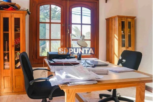 Imagen 11 de 18 de Venta De Casa De 4 Dormitorios En Barrio Super Tranquilo
